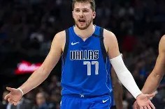 ag体育公司_东契奇空砍高分难救主(东契奇克服颈伤触底反弹 单节暴走狂砍19分强势收胜)